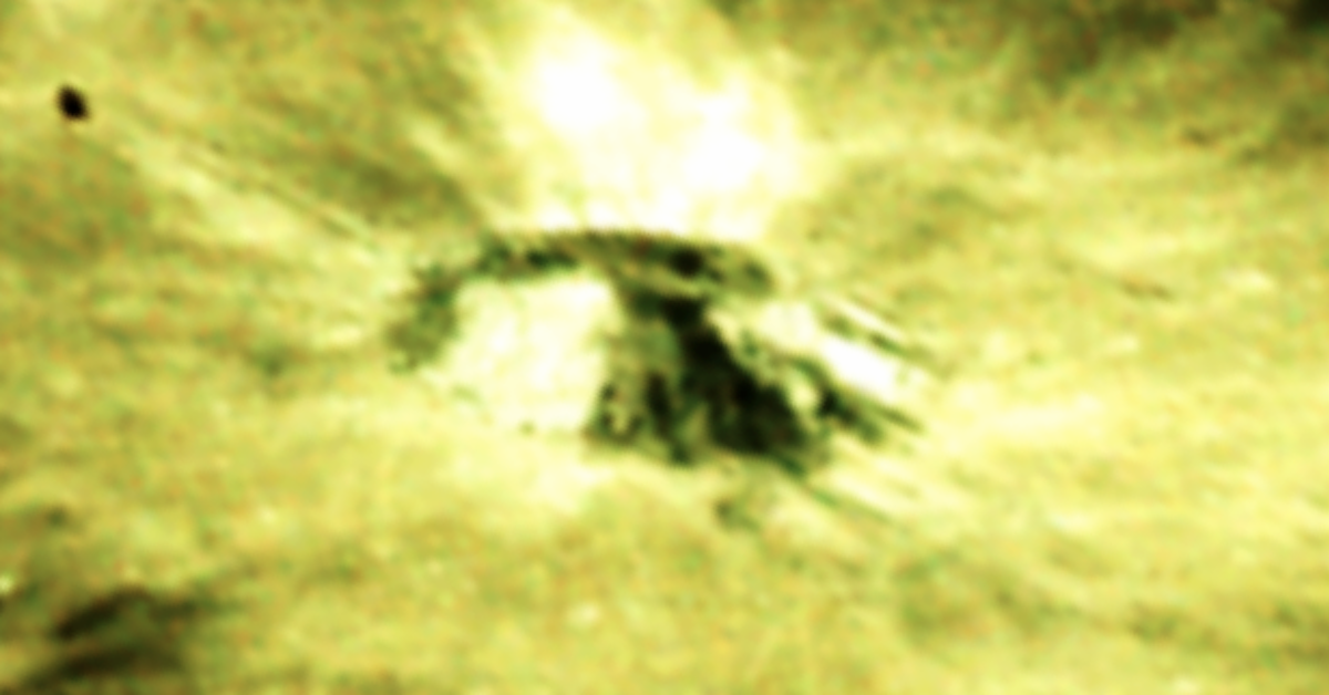 Source-provided image from UFO Sightings Daily highlighting a claimed pyramid-like lunar feature