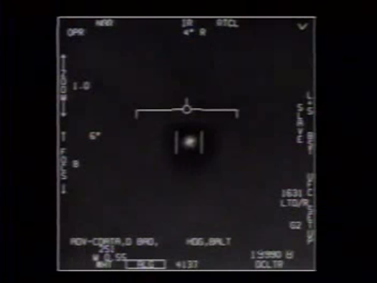 FLIR1 video still from the 2004 Nimitz Tic Tac case footage
